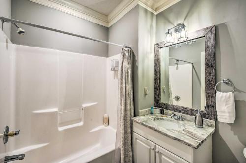 Inviting Kingwood Resort Condo in Clayton! Inviting Kingwood Resort Condo in Clayton!