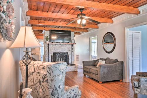 Murrells Inlet Upstairs Unit 1 Block to Beach! - image 7