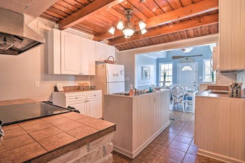Murrells Inlet Upstairs Unit 1 Block to Beach! - image 11
