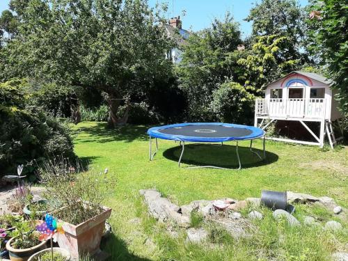 Idyllic English 4 bed cottage in West Kirby