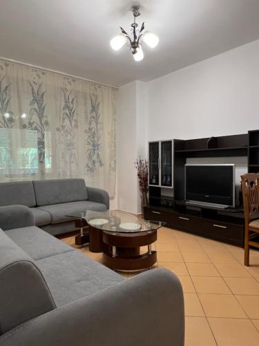 Leonard apartament, Tirana