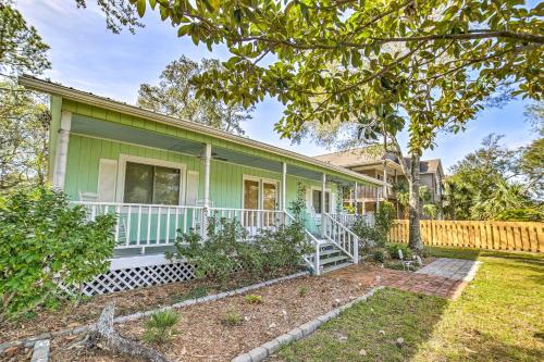 Oak Island Home with Yard - 10 Min Walk to Beach - image 2