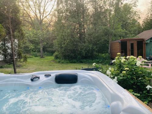 Vacation home/Cottage on Private 20 Acres Land - Resort-a/Spa Cottage