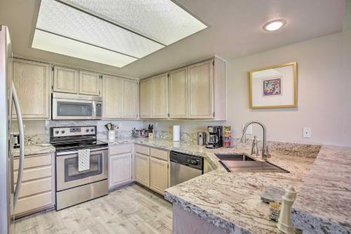 Golf Resort Condo about 6 Mi to Empire Polo Club! in La Quinta, USA