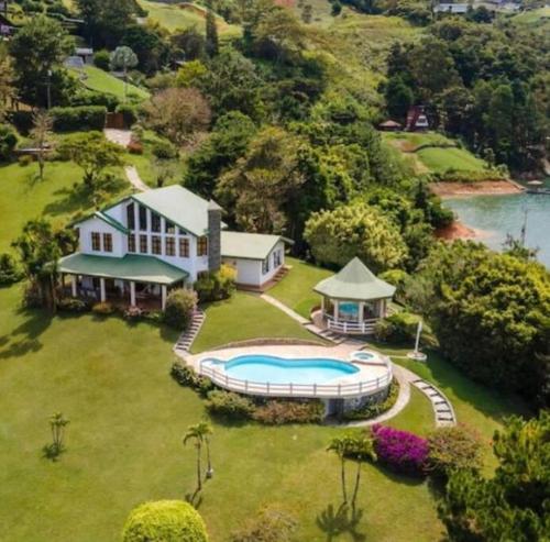 Casa Nueva Lago Calima