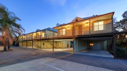 Bridges on Meninya Motel & Apartments