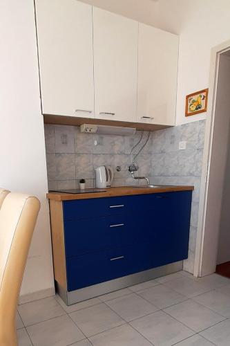 One-Bedroom Apartment with Balcony and Sea View image 6