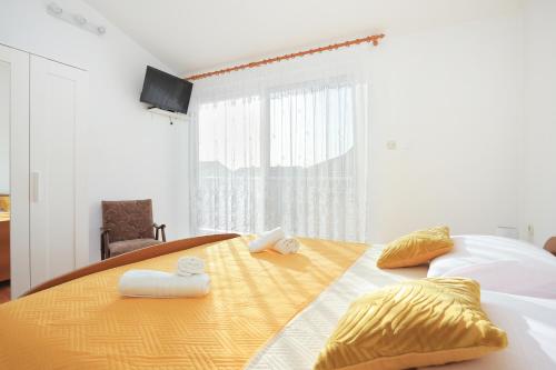 One-Bedroom Apartment with Balcony image 3
