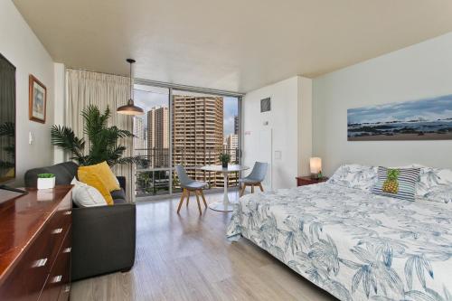 Marina Oasis Full Kitchen with Laundry and Parking Options