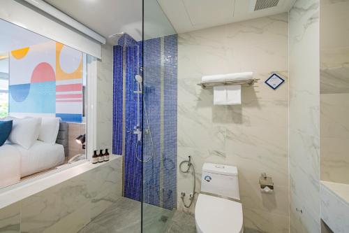 room detail thumbnail 2