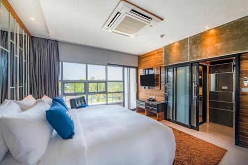 Marina Two Bedroom Suite