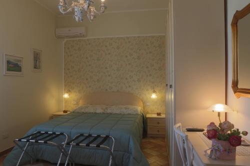 1 queen bed, 1 twin bed