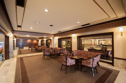 Shared lounge/TV area, Diamond Plaza Hatyai Hotel in Hat Yai Central