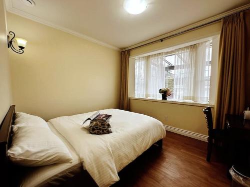 Super Cosy 8Bed & 6Bath in Vancouver heart near to airport in Vancouver, Canada
