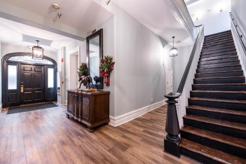 The Woodford Hotel - image 3