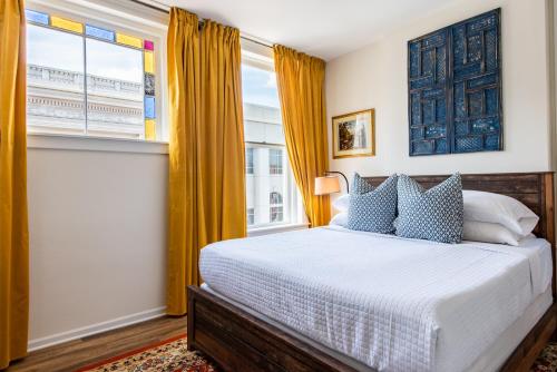 The Woodford Hotel