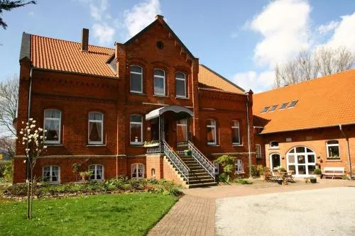 Idyllische Ferienwohnung auf altem Bauernhof mit Wallbox in Emmerthal, Deutschland