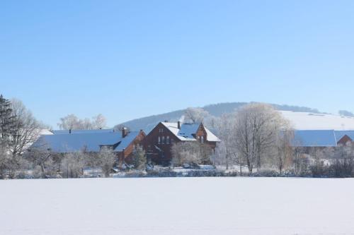 Idyllische Ferienwohnung auf altem Bauernhof mit Wallbox in เอมเมอร์ทาล