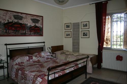 1 queen bed, 2 twin beds, 1 sofa bed
