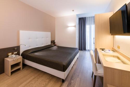 Hotel Italy - image 8