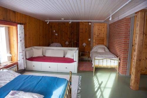 Gyttja Västergårds (Gyttja Vastergards) in ซาโล