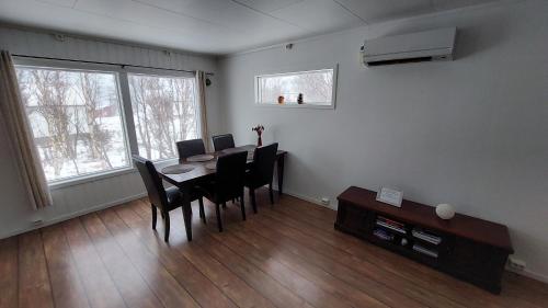 Cozy Apartment between sea and mountains in Mefjordvær