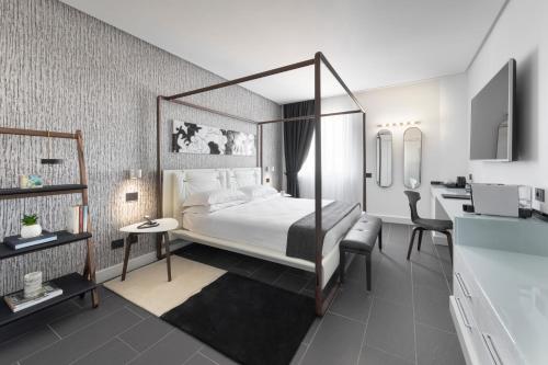 1 king bed, 1 sofa bed