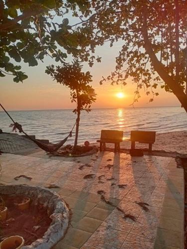 ไชยาซีวิวโฮมสเตย์ (Chaiya Seaview Homestay) in Chaiya