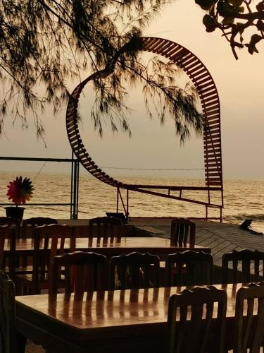 ไชยาซีวิวโฮมสเตย์ (Chaiya Seaview Homestay) in Chaiya