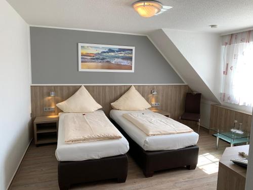 2 twin beds