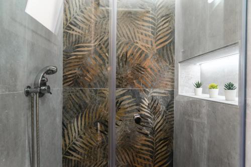 Elegant decorated house - Free Private Parking & Fibre Internet! Room Type - One-Bedroom Apartment