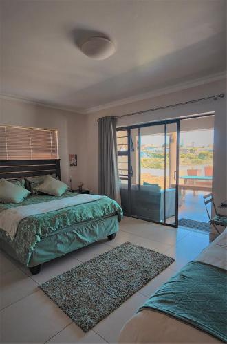 25 On Rooiels in Моссел-Бей