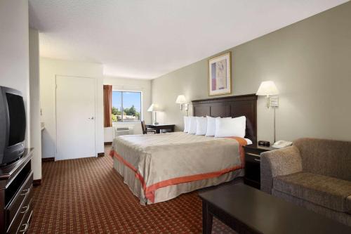 Days Inn & Suites by Wyndham Rancho Cordova