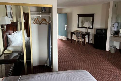 Days Inn & Suites by Wyndham Rancho Cordova - image 12