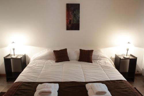 1 queen bed, 2 sofa beds