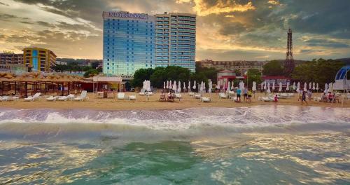 International Hotel Casino & Tower Suites - image 3