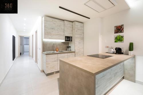Beautiful, cozy APT just off the Promenade & WIFI by 360 Estates, Sliema (foto 8)