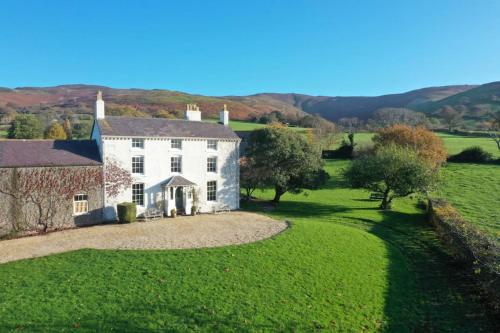 B&B Ruthin - Georgian Country House -Panoramic Views -Sleeps 12 - Bed and Breakfast Ruthin