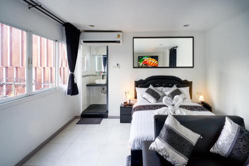 room detail thumbnail 1