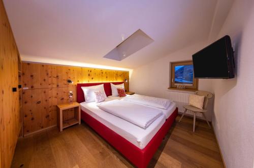2 bedrooms, 4 beds