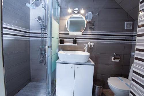 Natalie Apartments - image 3