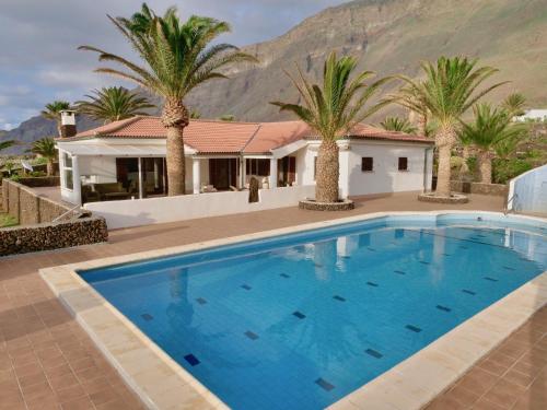 2 bedrooms, 3 beds