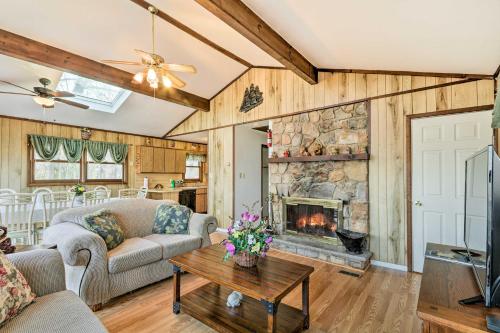 Tranquil Lake Harmony Haven - Great for Families! - image 11