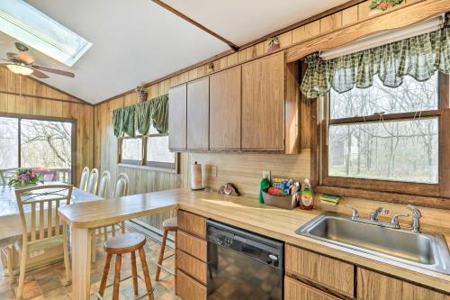 Tranquil Lake Harmony Haven - Great for Families! - image 10