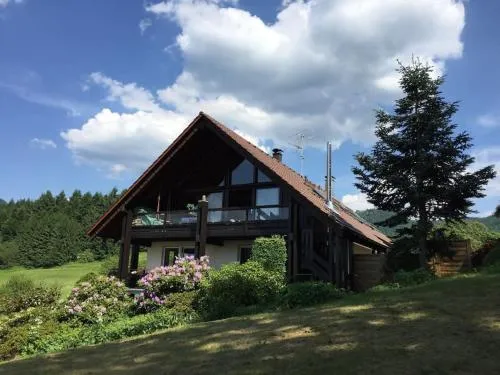 Panorama Loft im Schwarzwald mit spektakulärer Aussicht, 3 Schlafzimmer, direkt am Waldrand, großer Garten, nahe Baden-Baden in Bühlertal, Deutschland