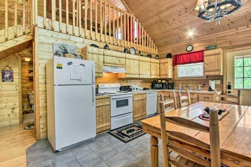 Cabin with Hot Tub and Deck about 12 Mi to Pigeon Forge! in Sevierville, USA