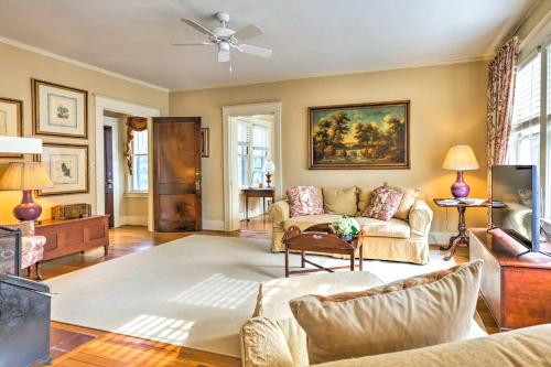 The Green Door Lovely Apt-1 Block to DT Danville - image 6