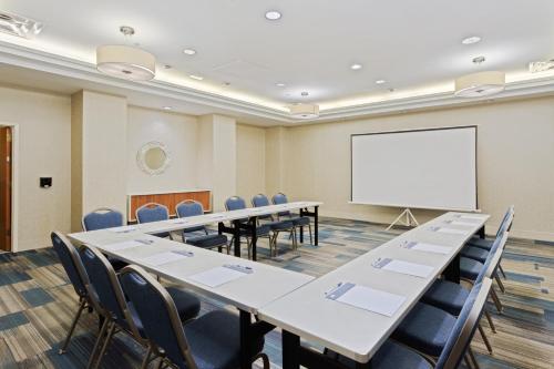 홀리데이 인 익스프레스 하우파지-롱아일랜드 바이 IHG - 회의실/연회장