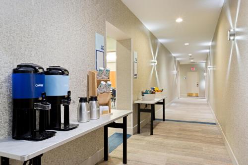 Holiday Inn Express Hauppauge-Long Island, an IHG Hotel