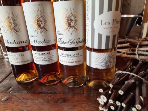 อาหารและเครื่องดื่ม, DOMAINE DE LABROUSSE, Maison d'hôtes en Périgord (DOMAINE DE LABROUSSE, Maison d'hotes en Perigord) in บร็องตูม